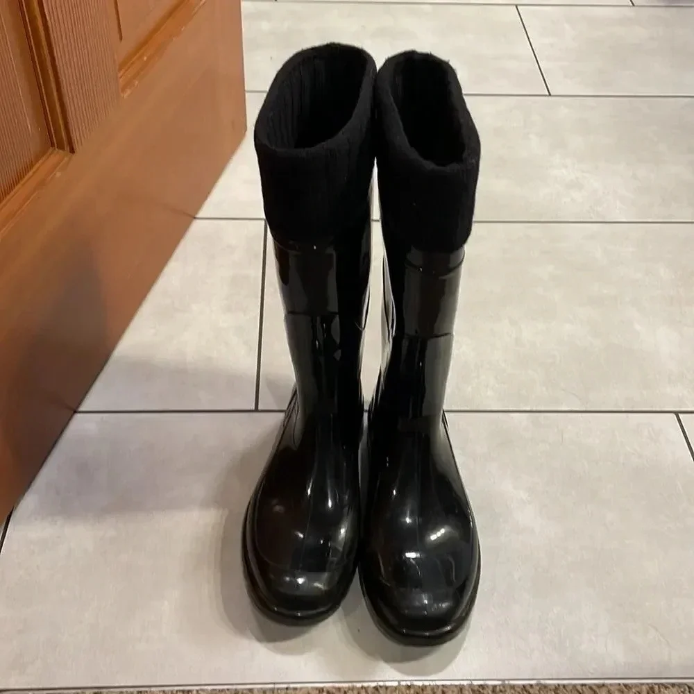 𝅺maxmara woman’s black shiny rain boots